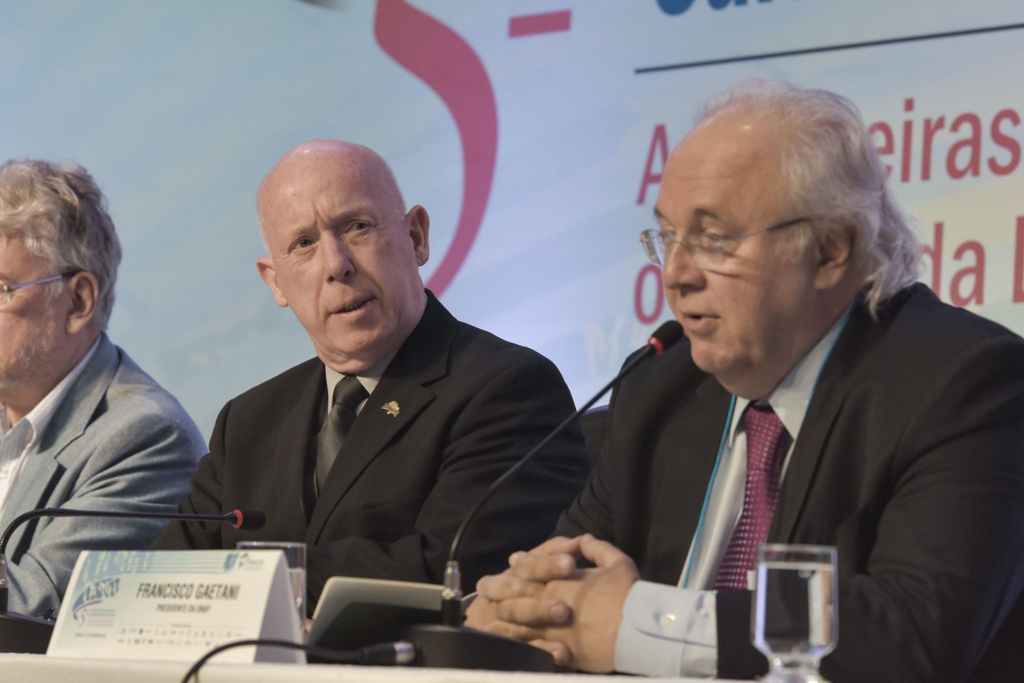 Debate sobre “Serviço Público e Democracia” abre o segundo dia de atividades da 5ª Conferência