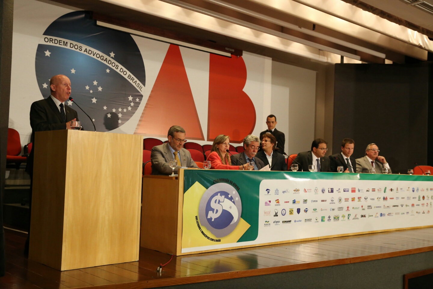 Aprovado Manifesto pela Revisão da Dívida dos Estados e Municípios