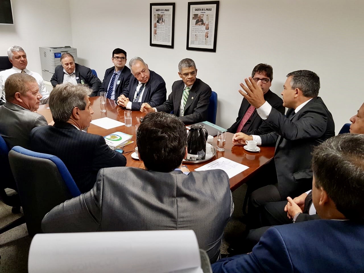 Servidores conversam com senador Major Olímpio sobre as ofensas de Guedes