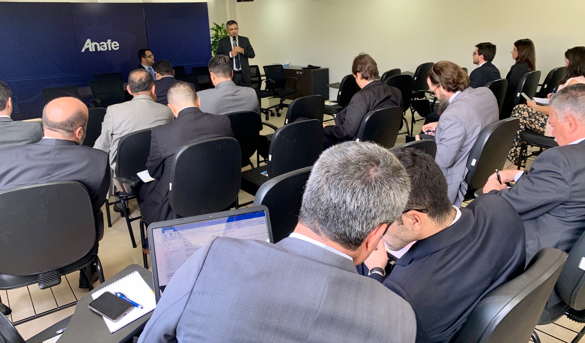 Reformas» Entidades debatem caminhos jurídicos para combater onda de ataques ao funcionalismo