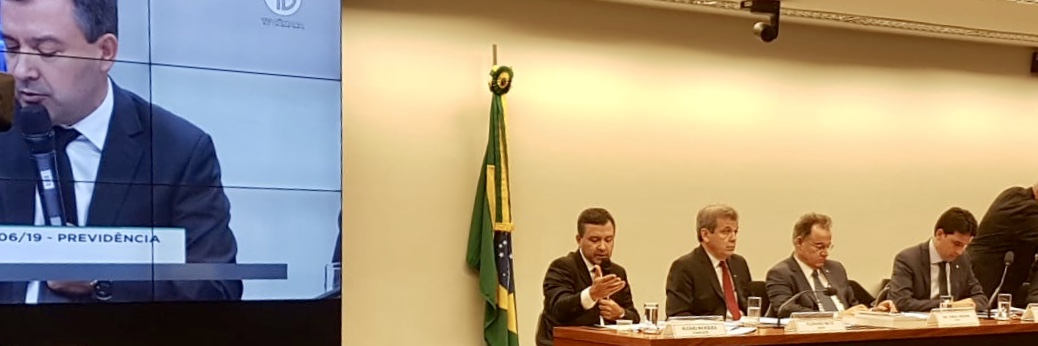 Previdência: Em audiência na Comissão Especial entidades cobram debate e deputada faz denúncia de “compra de votos”