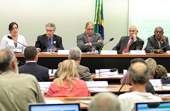 Entidades de servidores reivindicam reajuste salarial e negociação coletiva