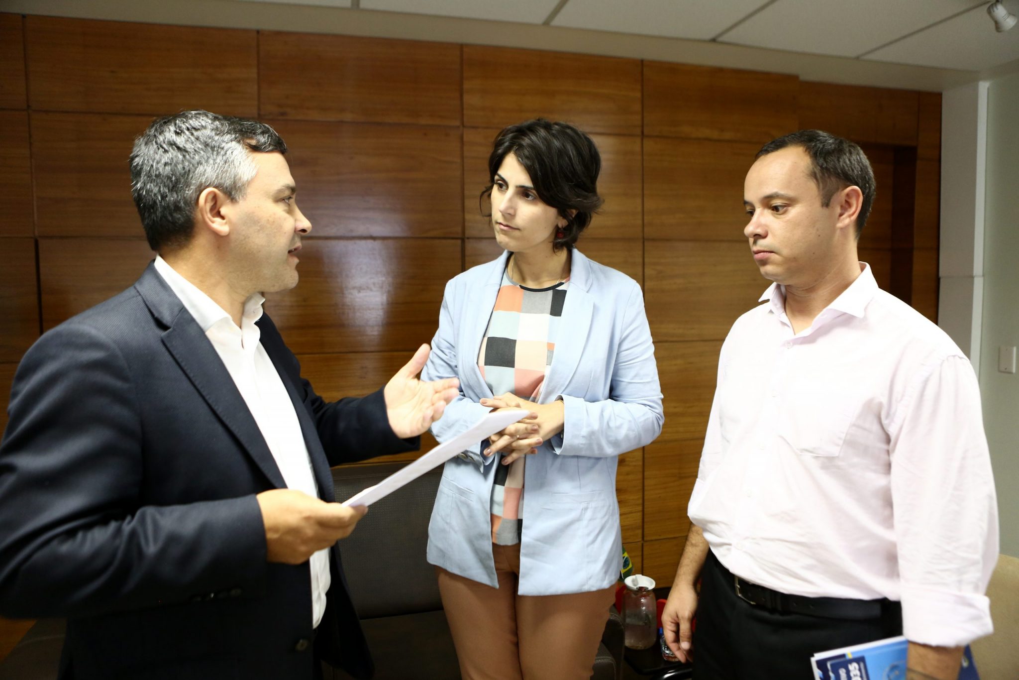 Eleições 2018» Candidata a vice-presidência pelo PT, Manuela d’Ávila recebe Carta de Princípios do Fonacate