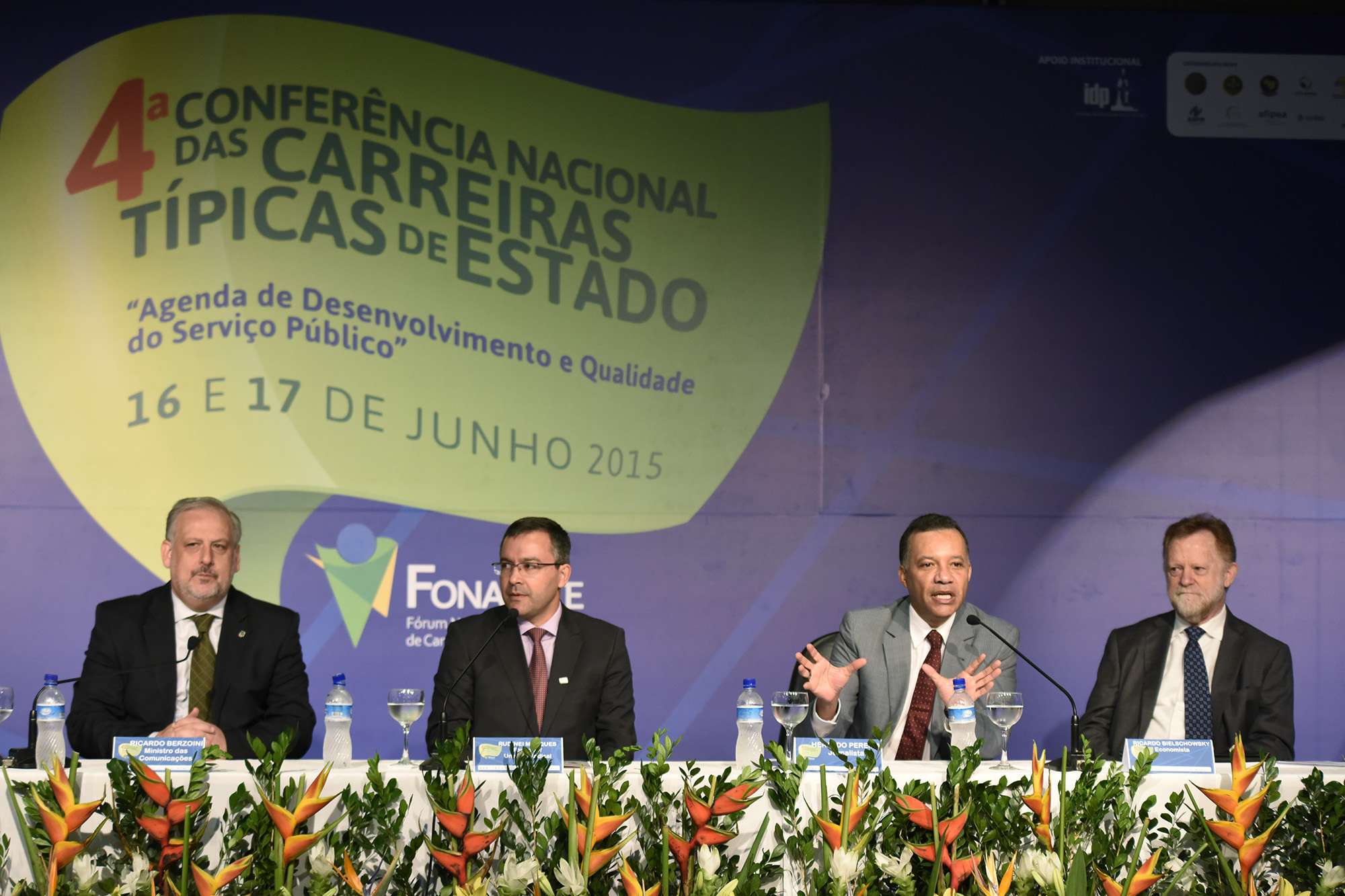 Fórum discute as estratégias de desenvolvimento e o papel do Estado
