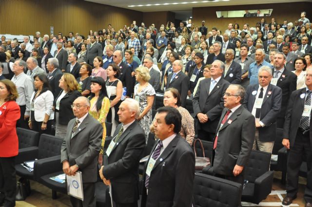 PEC 555: Servidores contra contribuição de aposentados e pensionistas