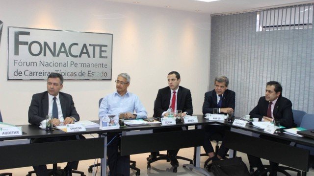 [FONACATE NA MÍDIA]» Servidores federais planejam luta frente ao ajuste fiscal; greve geral é uma das opções