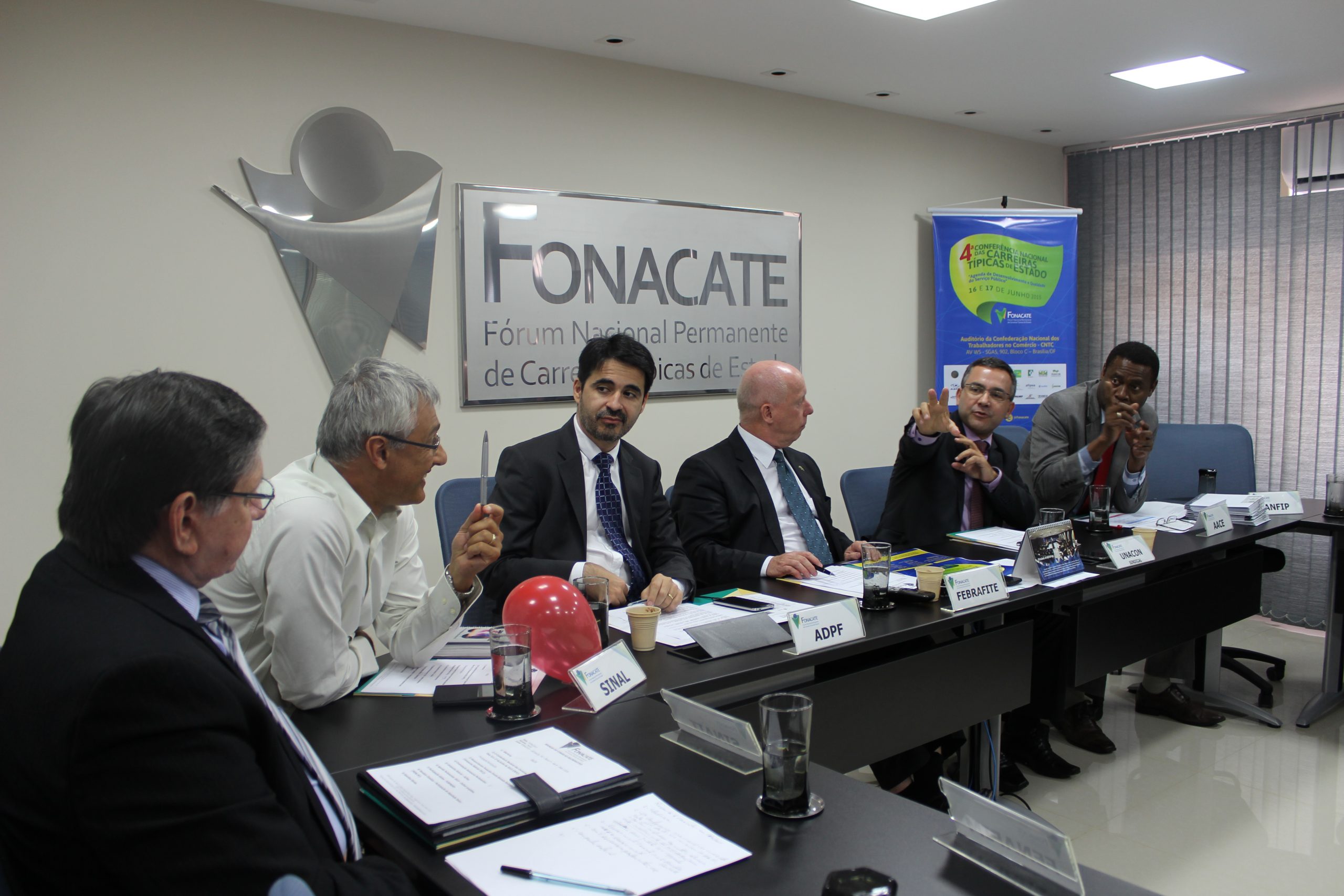 Carreiras de Estado preparam ação conjunta para campanha salarial 2015