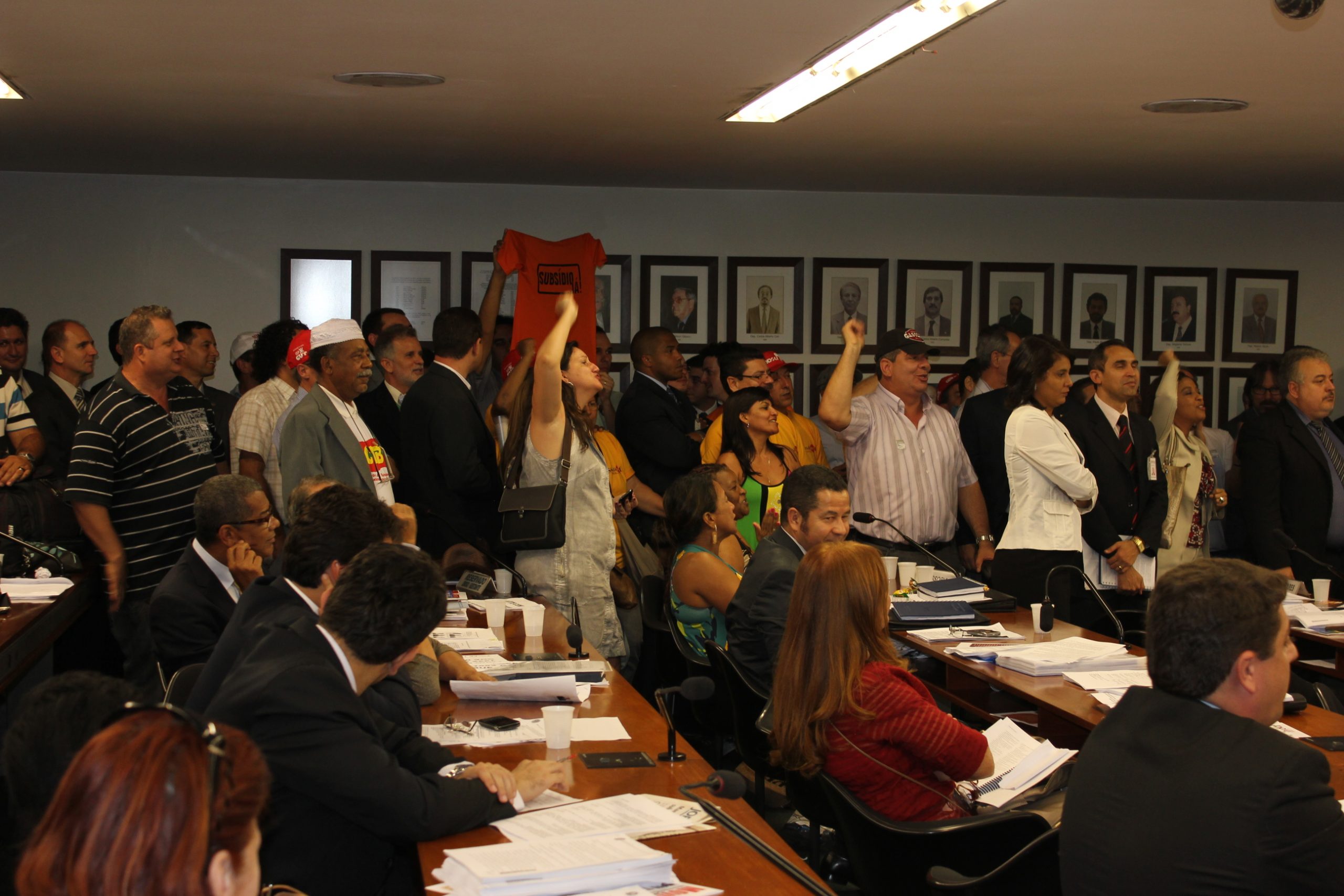 PL 1.992/2007: Câmara aprova relatório do deputado Silvio Costa