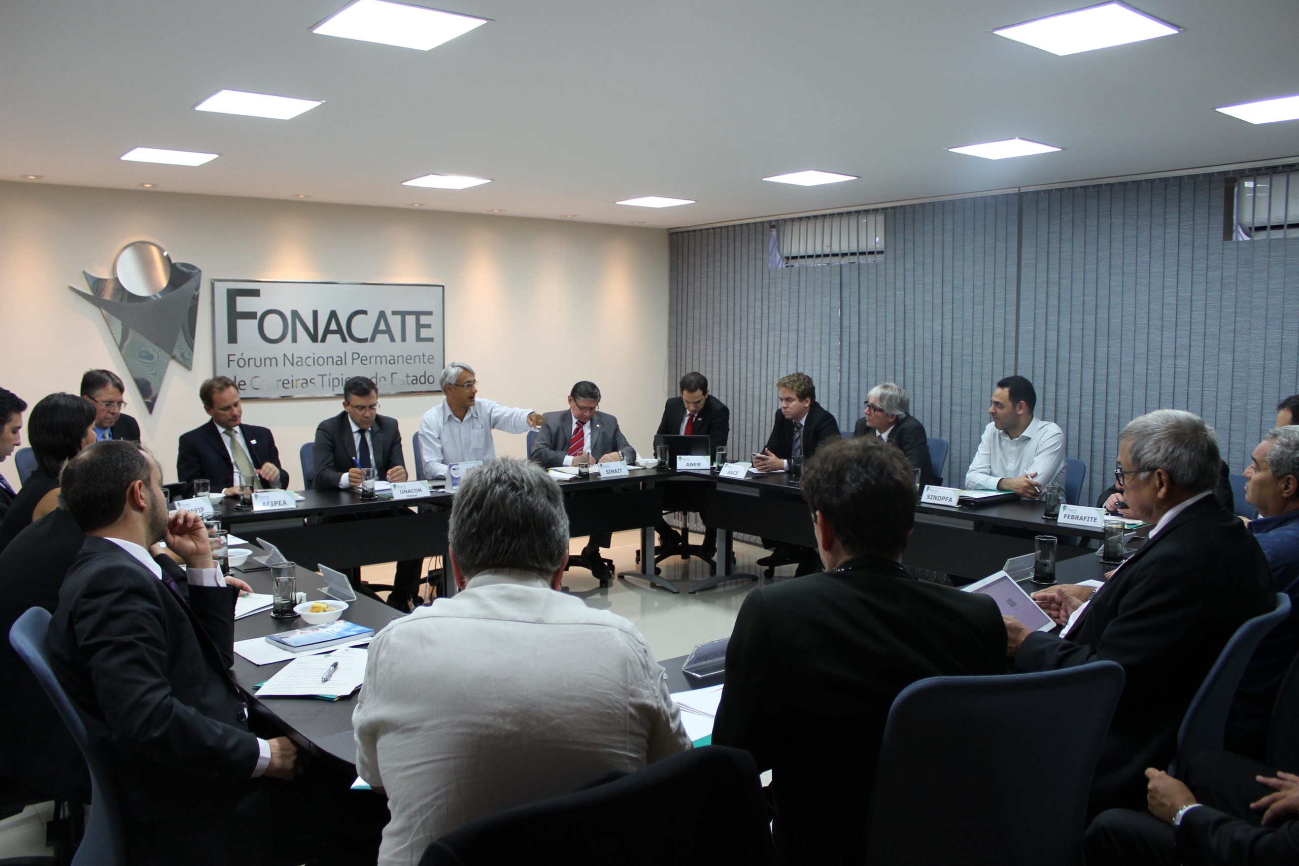 Fonacate e afiliadas querem debate amplo sobre teto salarial