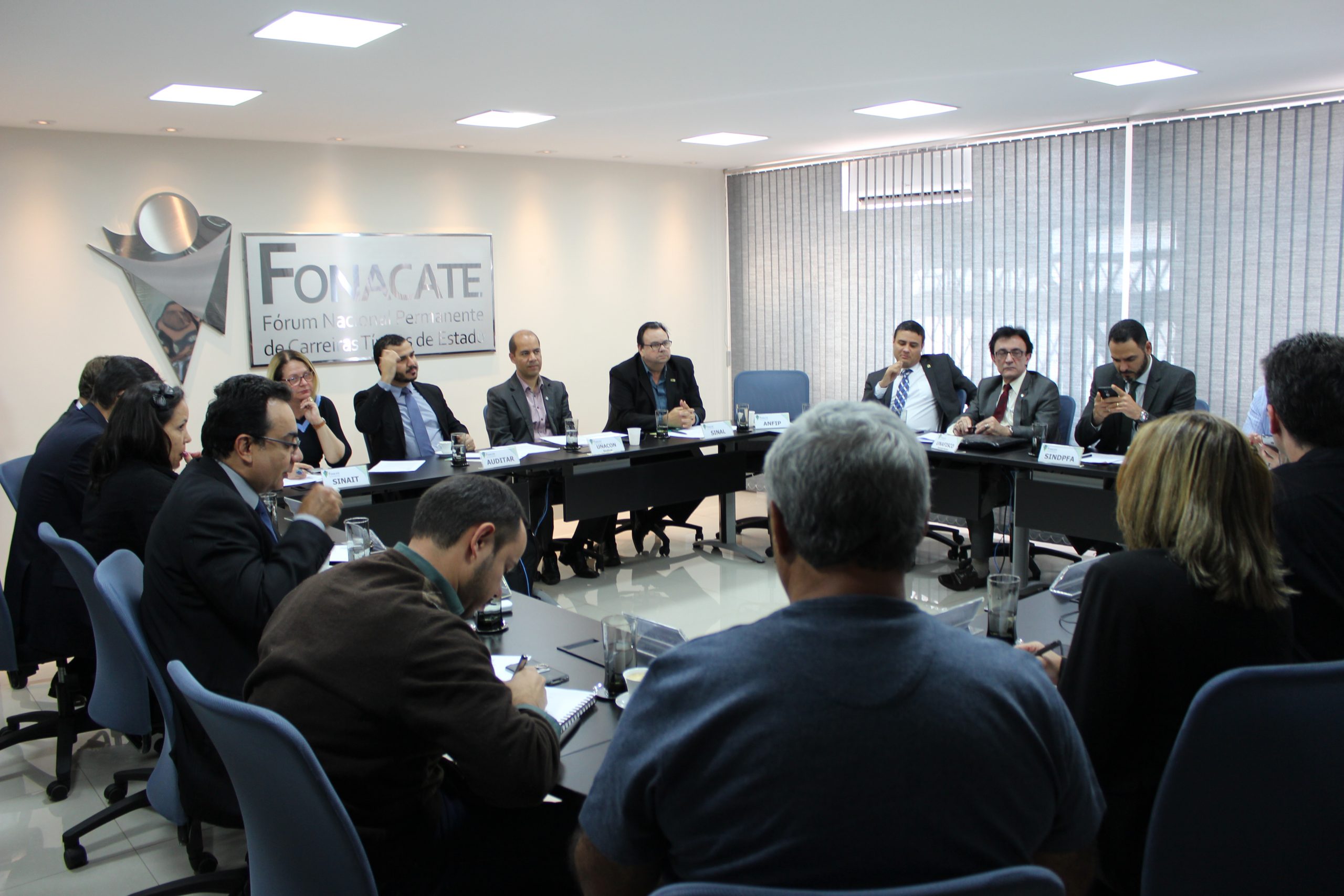 Carreiras de Estado debatem agenda do governo contra servidores públicos