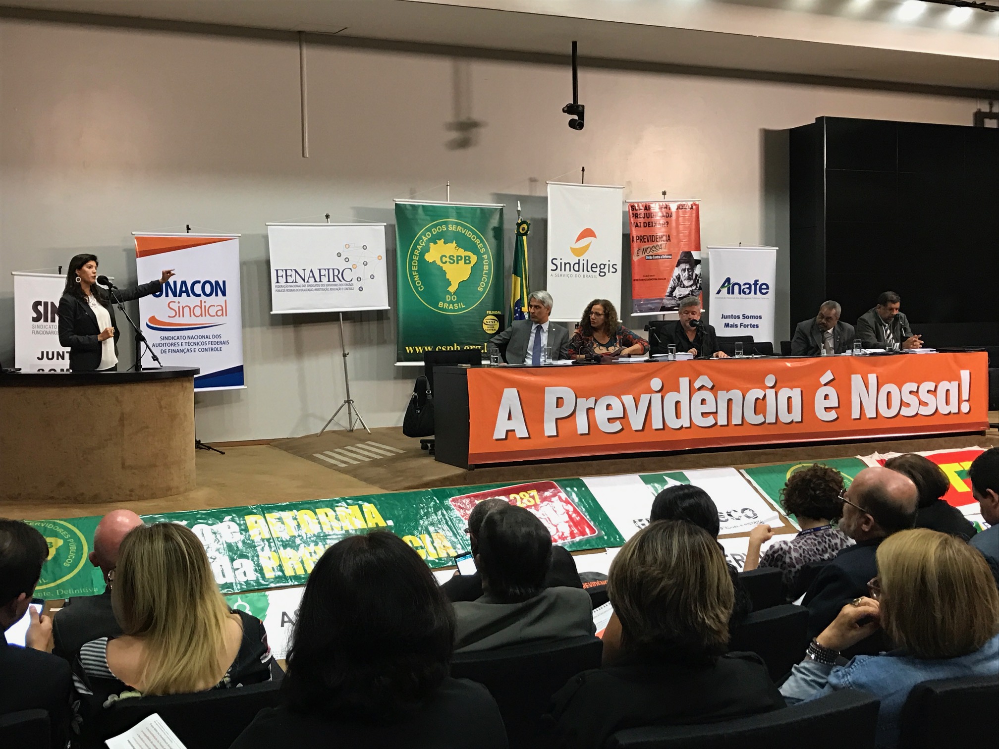 Ato público marca atuação conjunta de servidores e sociedade contra a Reforma da Previdência