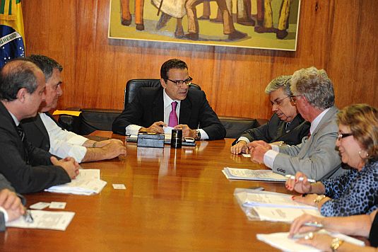Henrique Alves e Garibaldi chamarão Governo para debater PEC 555