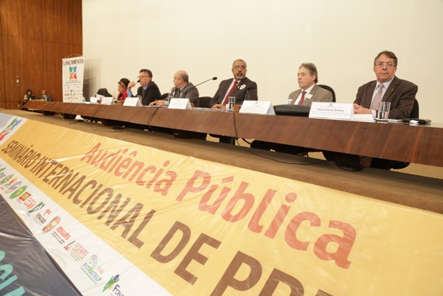 Seminário Internacional: reforma previdenciária tem base em falácias e é fiscalista