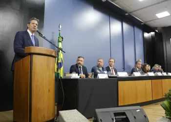 Campanha Salarial: Ministro da Fazenda, Fernando Haddad, se compromete a tirar “a granada” do bolso do servidor