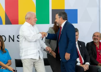 Presidente Lula efetiva reajuste de 9% para servidores federais