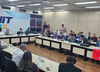 Governo alega dificuldades orçamentárias e prevê congelamento salarial em 2024