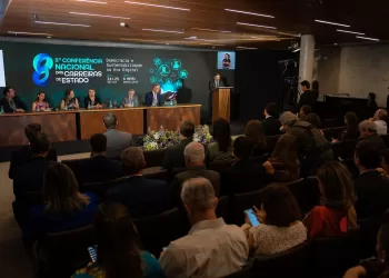 8ª Conferência» Discussão sobre o papel do serviço público é destaque na abertura do evento