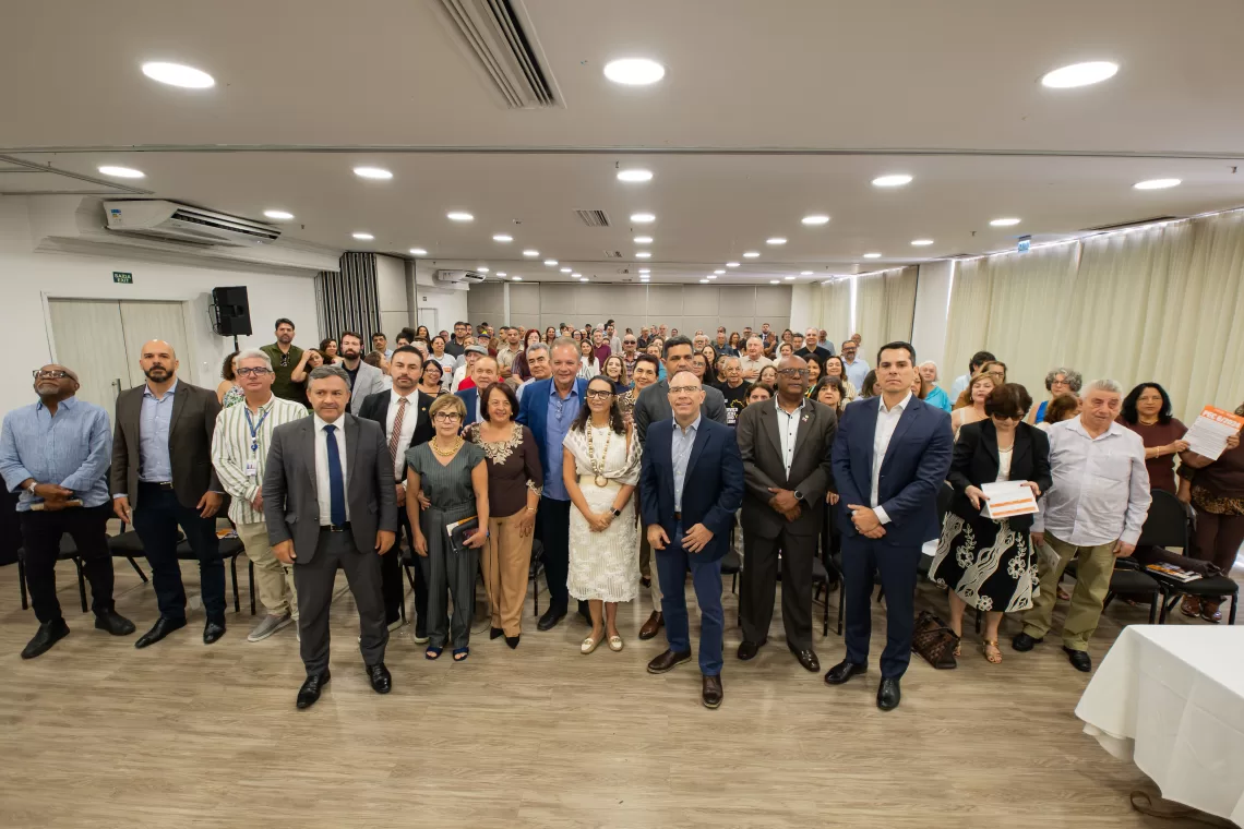 Fim da contribuição previdenciária, negociação coletiva e retomada do adicional por tempo de serviço mobilizam servidores no Ceará