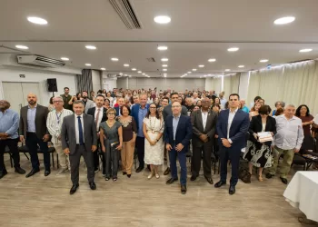 Fim da contribuição previdenciária, negociação coletiva e retomada do adicional por tempo de serviço mobilizam servidores no Ceará